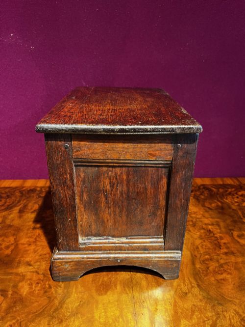 A RARE LATE 18TH CENTURY MINIATURE OAK BOX - ADDITIONAL PHOTO 5