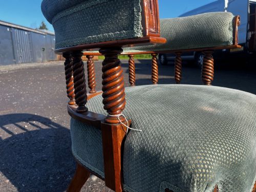 VICTORIAN PERIOD WALNUT DESK CHAIR - ADDITIONAL PHOTO 4