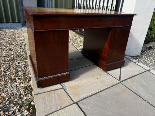 A LATE 19TH CENTURY MAHOGANY PEDESTAL DESK - ADDITIONAL PHOTO 8