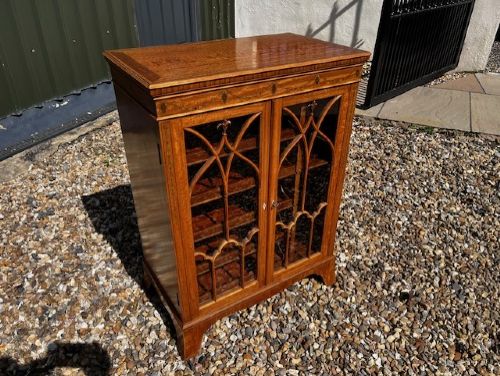 A FINE QUALITY SMALL SCALE LATE VICTORIAN SATINWOOD MARQUETRY INLAID COLLECTORS CABINET