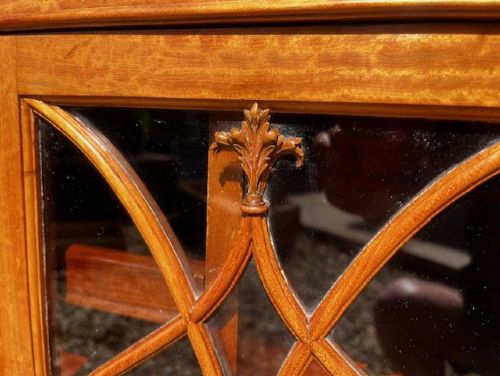 A FINE QUALITY SMALL SCALE LATE VICTORIAN SATINWOOD MARQUETRY INLAID COLLECTORS CABINET - ADDITIONAL PHOTO 5