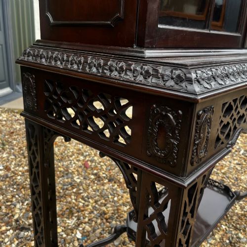 A LARGE SCALE CHINESE CHIPPENDALE STYLE CABINET ON STAND - ADDITIONAL PHOTO 4