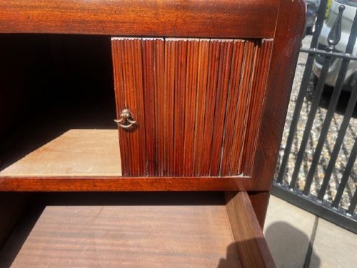 A Fine Quality Pair Of George III Style Mahogany Bedside Cabinets View VI