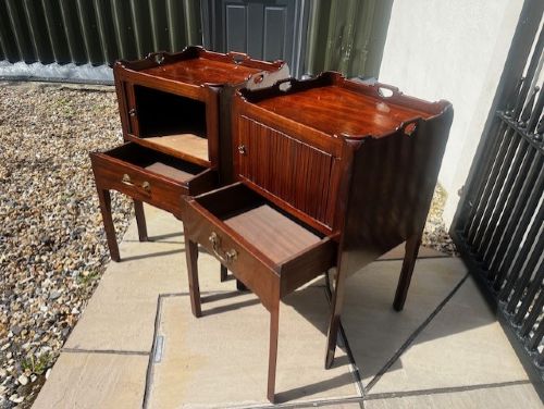 A Fine Quality Pair Of George III Style Mahogany Bedside Cabinets View VIII