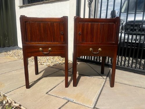 A Fine Quality Pair Of George III Style Mahogany Bedside Cabinets View X