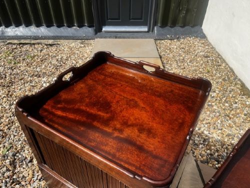 A Fine Quality Pair Of George III Style Mahogany Bedside Cabinets View XI