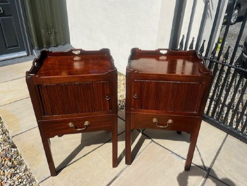A Fine Quality Pair Of George III Style Mahogany Bedside Cabinets View XIII