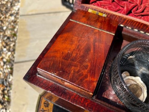 A FINE QUALITY REGENCY PERIOD MAHOGANY AND EBONY TEA CADDY - ADDITIONAL PHOTO 6
