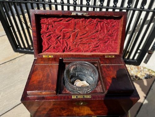 A FINE QUALITY REGENCY PERIOD MAHOGANY AND EBONY TEA CADDY - ADDITIONAL PHOTO 7
