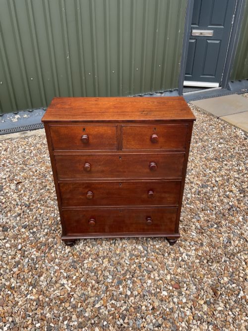 A NEATLY PROPORTIONED EARLY VICTORIAN PERIOD MAHOGANY CHEST OF DRAWERS - ADDITIONAL PHOTO 1