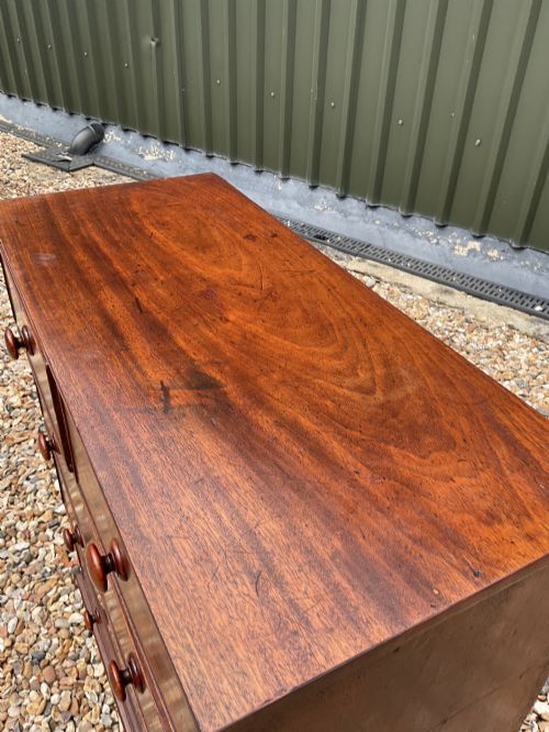 A NEATLY PROPORTIONED EARLY VICTORIAN PERIOD MAHOGANY CHEST OF DRAWERS - ADDITIONAL PHOTO 9