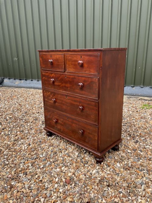 A NEATLY PROPORTIONED EARLY VICTORIAN PERIOD MAHOGANY CHEST OF DRAWERS - ADDITIONAL PHOTO 11