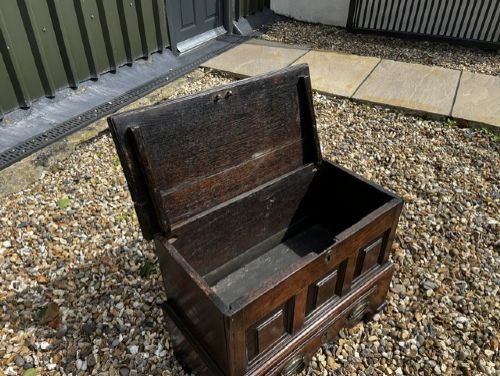 A RARE 18TH CENTURY WELSH OAK COFFOR BACH - ADDITIONAL PHOTO 6