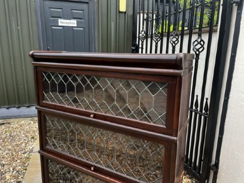 A SOLID MAHOGANY THREE TIER GLOBE WERNICKE STACKING BOOKCASE - ADDITIONAL PHOTO 2