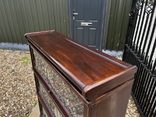 A SOLID MAHOGANY THREE TIER GLOBE WERNICKE STACKING BOOKCASE - ADDITIONAL PHOTO 4