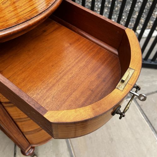 A FINE QUALITY LATE VICTORIAN PERIOD SATINWOOD KIDNEY SHAPED DESK - ADDITIONAL PHOTO 11