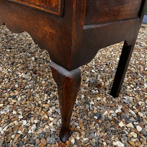 A GEORGE III PERIOD OAK THREE DRAWER DRESSER BASE - ADDITIONAL PHOTO 8