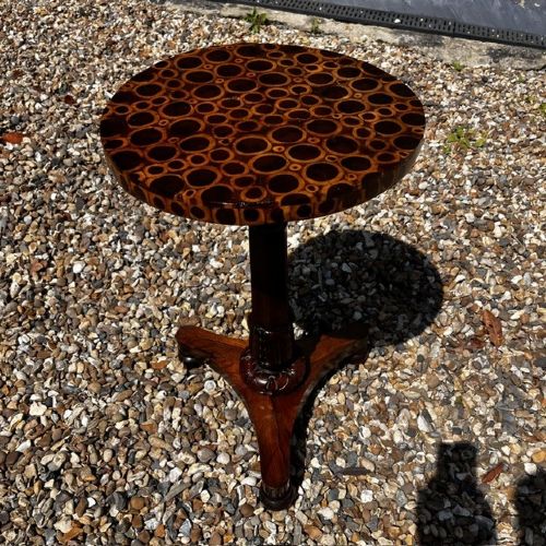 A FINE QUALITY EARLY VICTORIAN PERIOD ROSEWOOD OYSTER VENEERED WINE TABLE - ADDITIONAL PHOTO 7