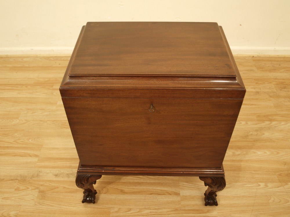 A Mahogany Edwardian Period George II Style Antique Cellaret