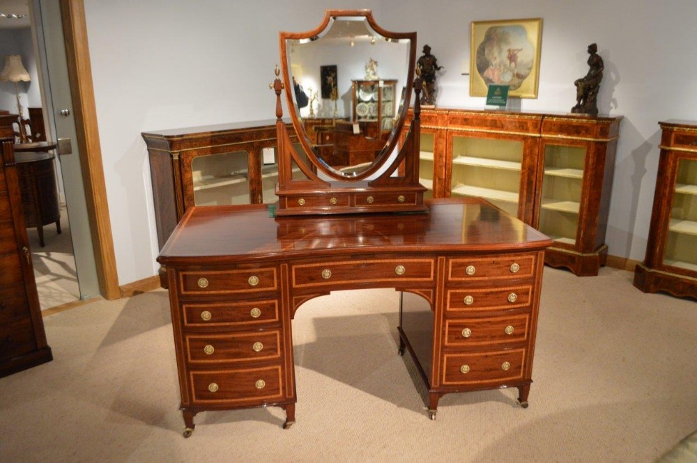 A stunning Mahogany Edwardian Period Dressing Table & Mirror