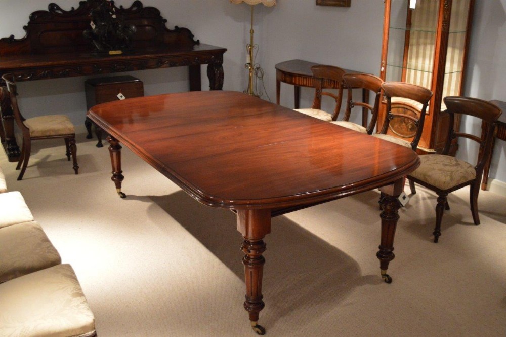 A Beautiful Mahogany Victorian Period Antique Extending Dining Table