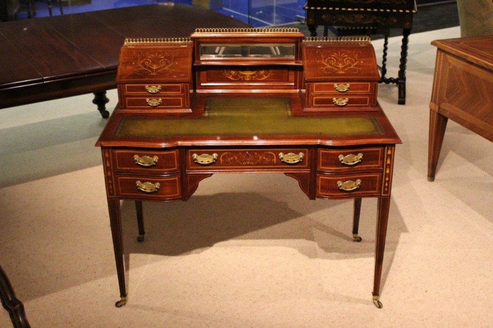 A Stunning Quality Mahogany Late Victorian Antique Desk