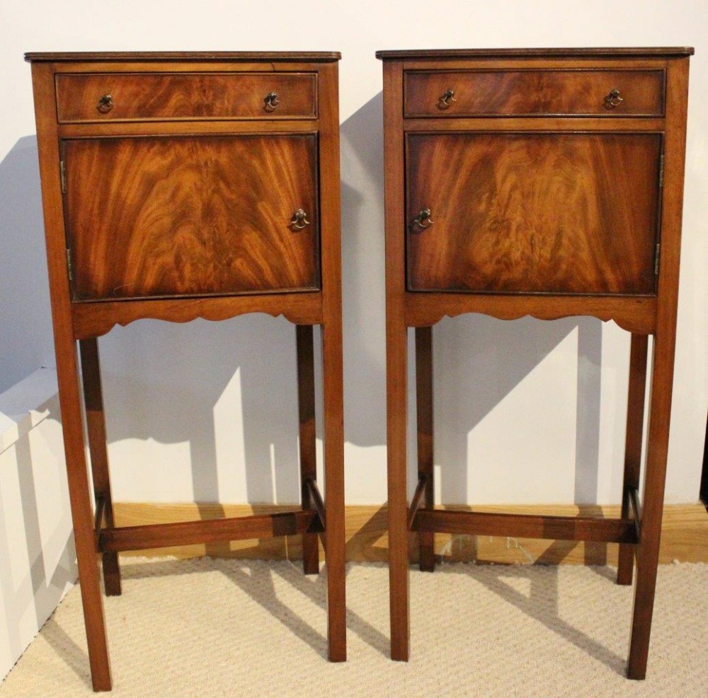 A Good Pair Of Mahogany Georgian Style Bedside Cabinets