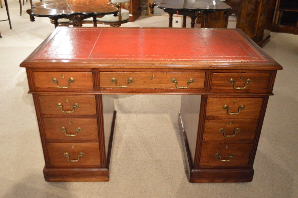 A Mahogany Edwardian Period Antique Pedestal Desk