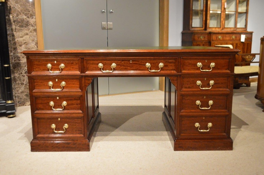 A Stunning Quality Mahogany Late Victorian/Edwardian Period Antique Desk By Gillows
