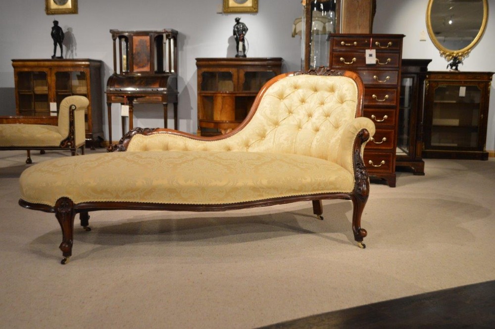A Superb Walnut Victorian Period Antique Chaise Longue