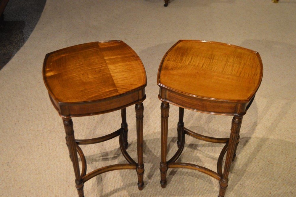 A Good Pair Of Mahogany Edwardian Period Lamp/Wine/Occasional Tables