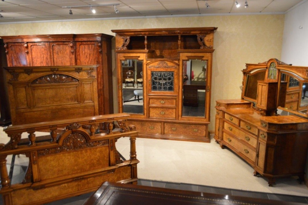 A superb quality pollard oak Late Victorian Period bedroom suite 