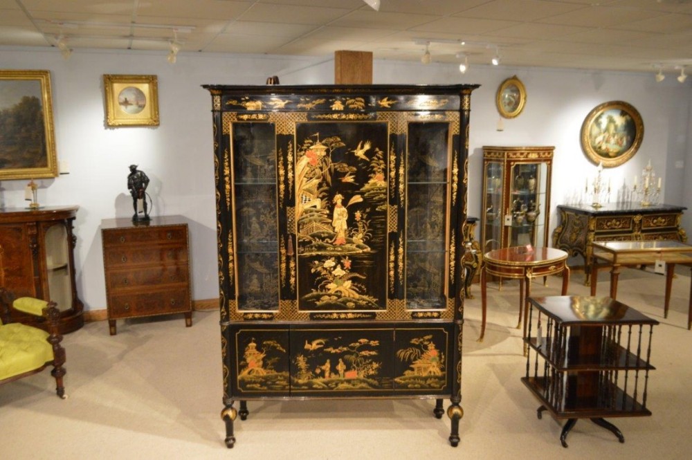 A Fine Quality Black & Gold Lacquered Edwardian Period Chinoiserie Cabinet