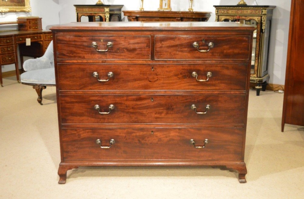 A good Cuban mahogany George III Period antique chest of drawers.