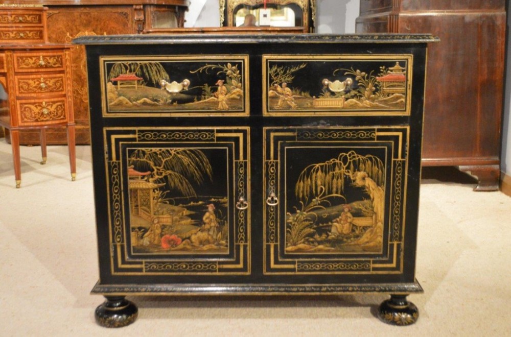 A fine quality Chinoiserie lacquered Edwardian Period cupboard