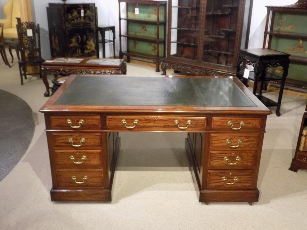 A fine quality mahogany Edwardian Period antique pedestal desk by Maple & Co of London