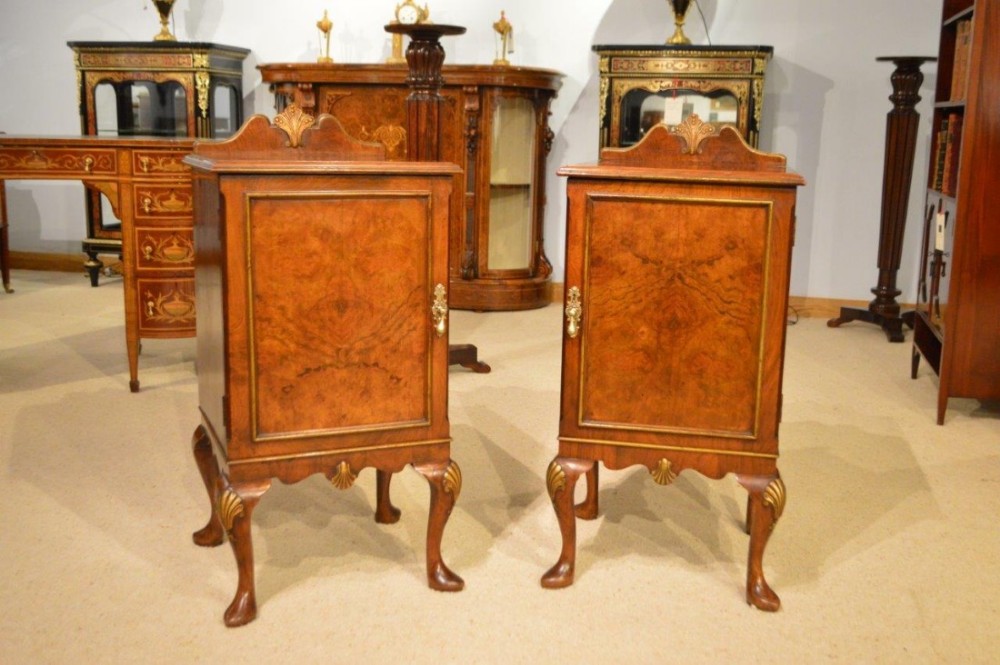 A Pair of Fine quality figured walnut George I Style antique bedside cabinets