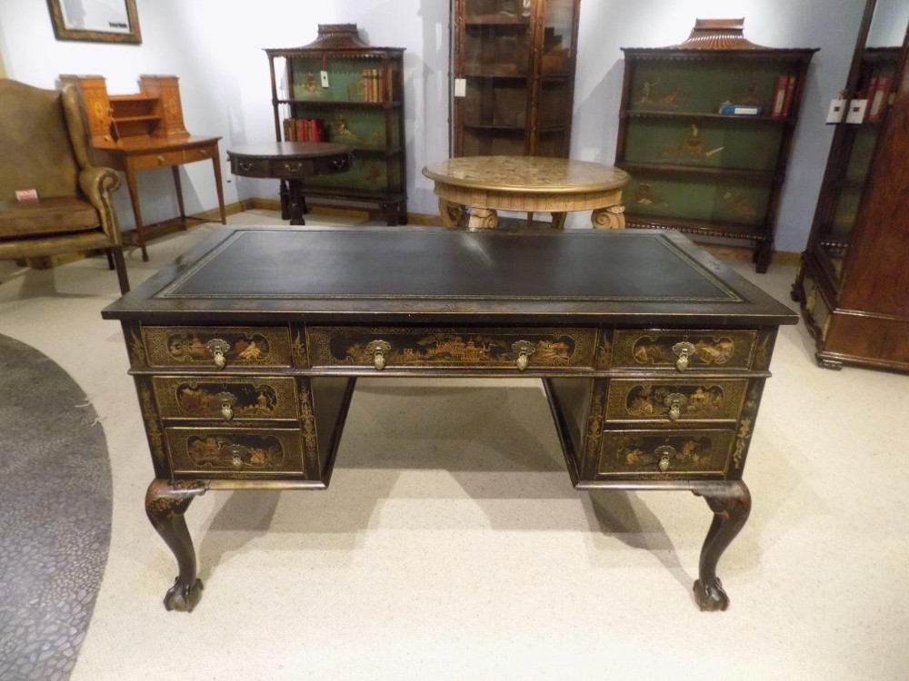 A superb quality Chinoiserie lacquered gentleman's writing desk.