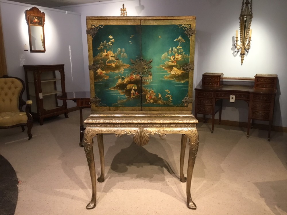 A highly decorative Chinoiserie George I Style cocktail cabinet on stand
