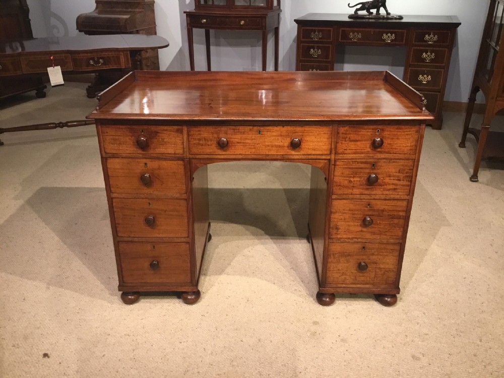 A mahogany Early Victorian Period writing desk