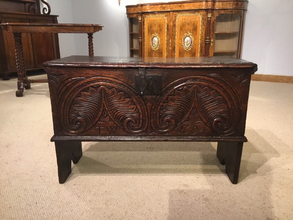 A rare elm 17th Century small five plank coffer