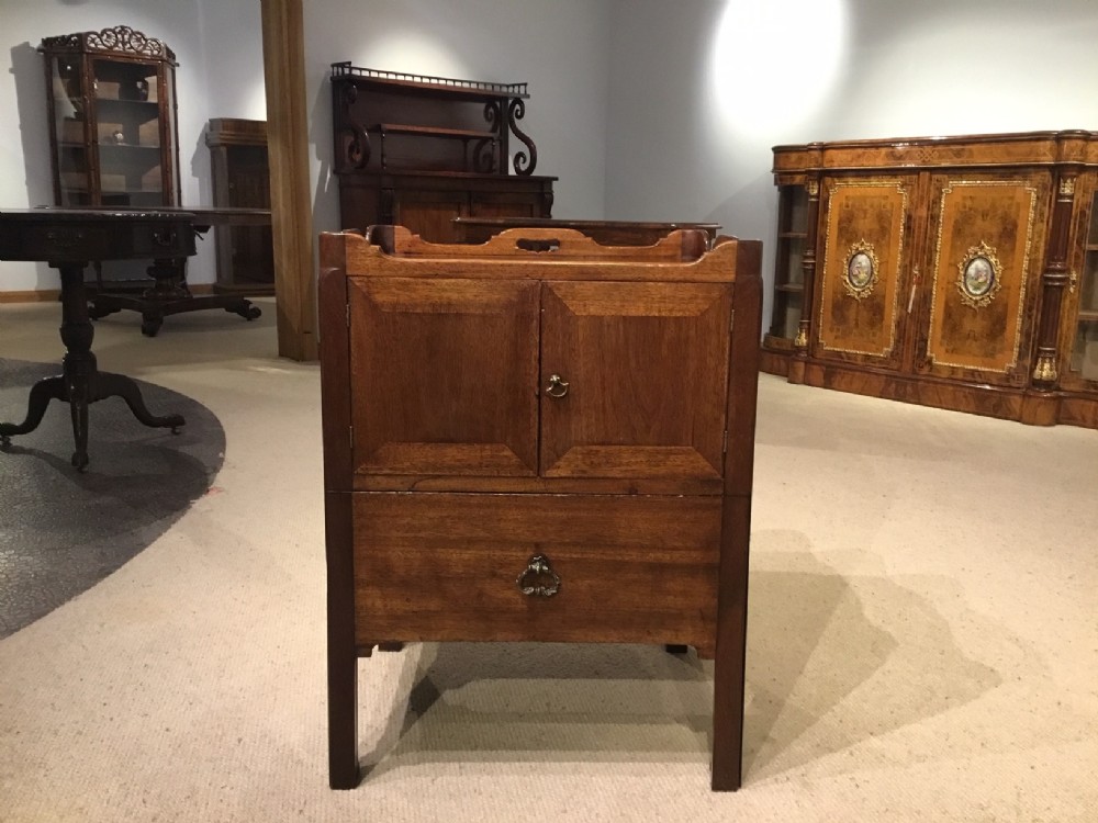 A good mahogany George III Period tray top night stand