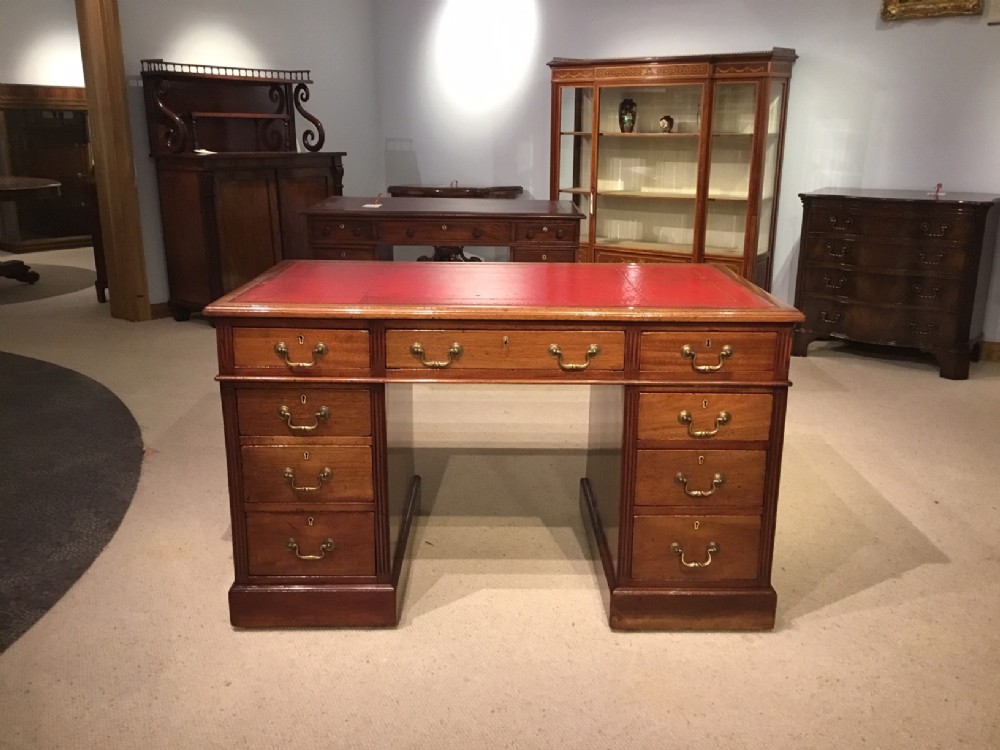 An Edwardian Period Mahogany antique pedestal desk