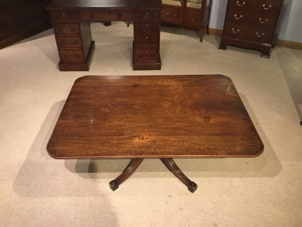 A mahogany 19th Century rectangular antique coffee table