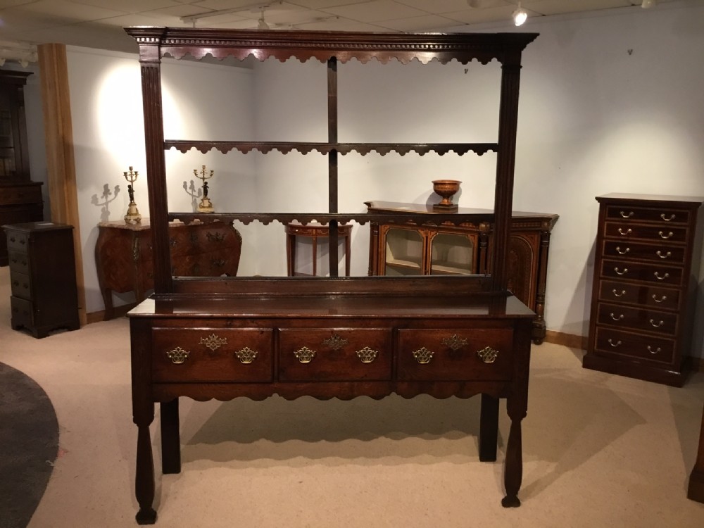 An oak George III Period dresser and rack