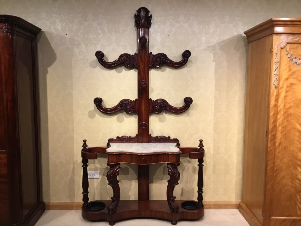A fine quality mahogany Early Victorian Period Country house hall stand