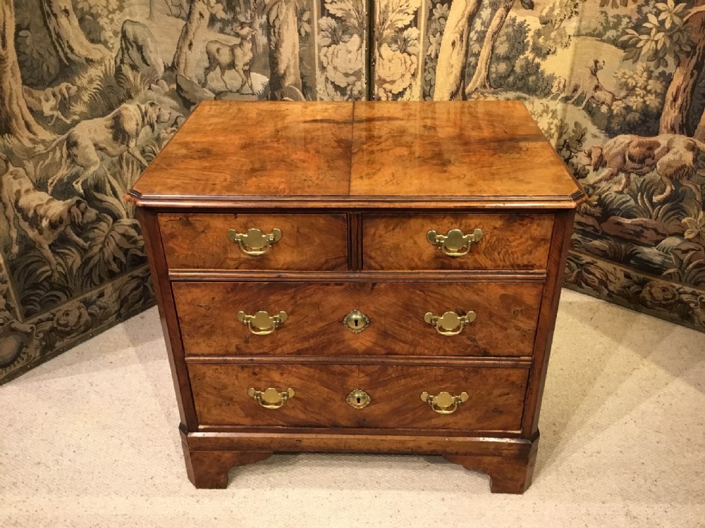 An Edwardian Period walnut chest of drawers
