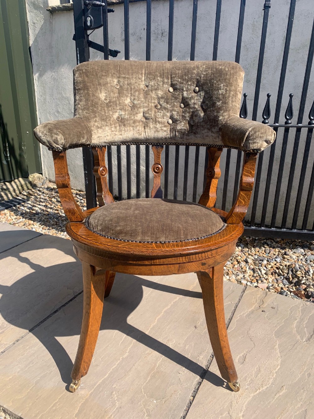 An arts & crafts period oak antique desk chair