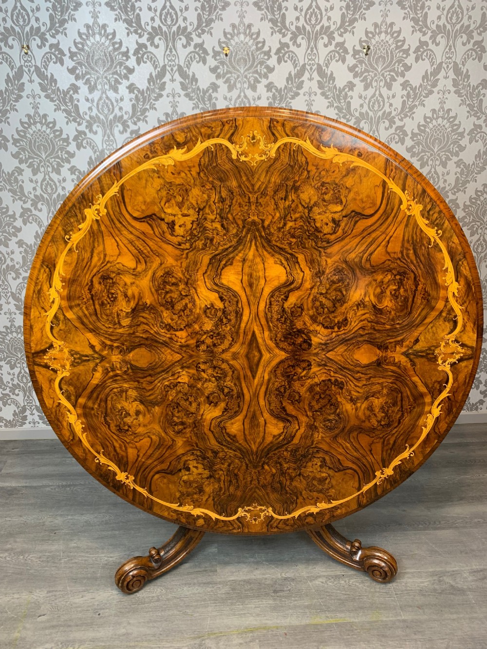 A stunning quality Victorian Period burr walnut circular centre/dining table
