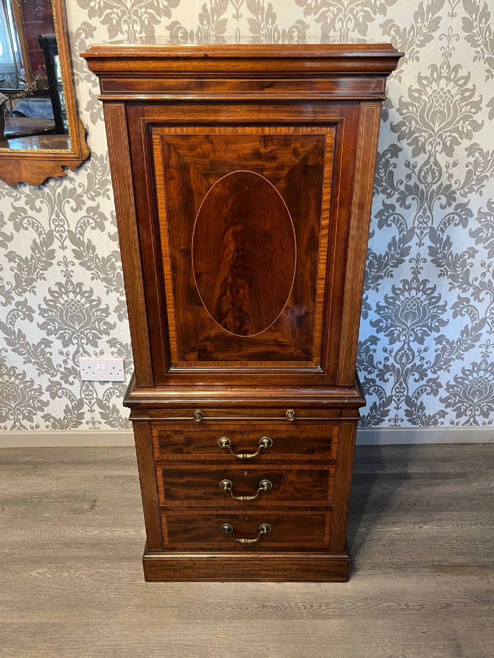 A fine quality Edwardian Period mahogany safe cabinet.